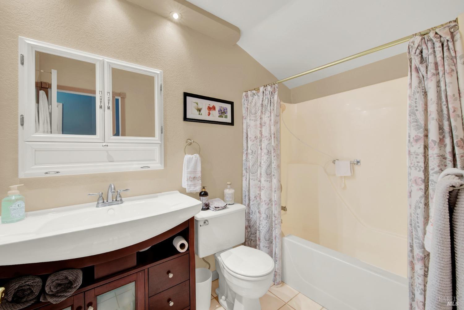 Detail Gallery Image 28 of 51 For 102 Hawthorn Ct, Vacaville,  CA 95688 - 4 Beds | 2/1 Baths