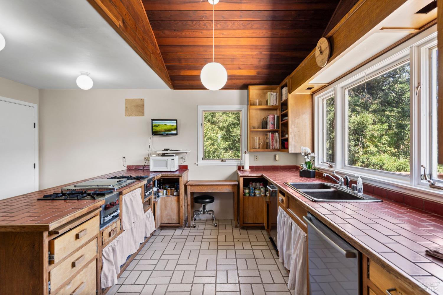 Detail Gallery Image 11 of 27 For 160 Ralston Ave, Mill Valley,  CA 94941 - 3 Beds | 2 Baths