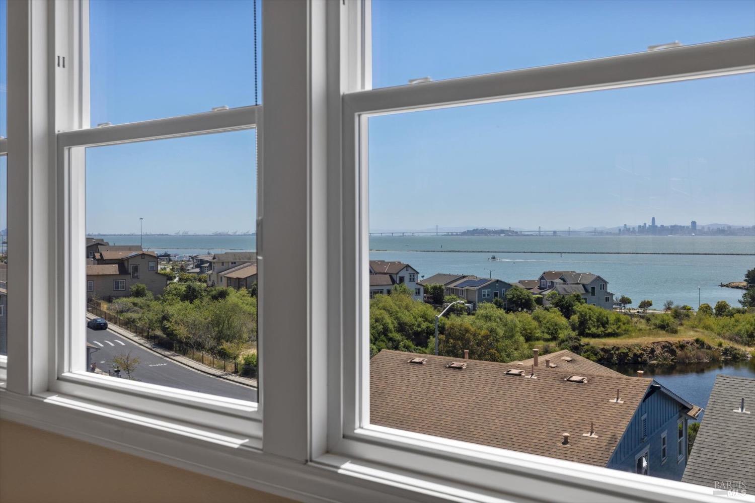 Detail Gallery Image 32 of 66 For 212 Seaview Dr, Richmond,  CA 94801 - 3 Beds | 2/1 Baths