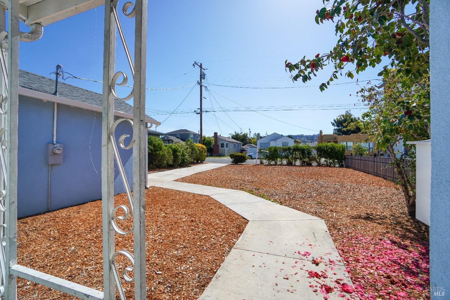 Detail Gallery Image 19 of 28 For 525 40th St, Richmond,  CA 94805 - 3 Beds | 2 Baths