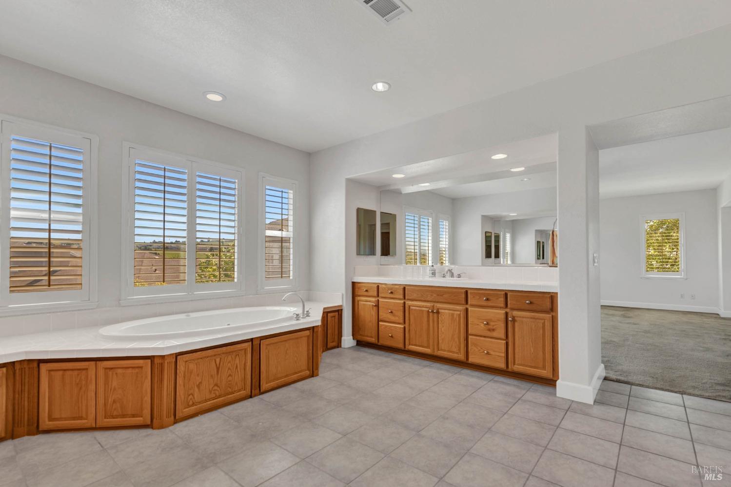 Detail Gallery Image 39 of 76 For 545 Lansing Cir, Benicia,  CA 94510 - 5 Beds | 4/1 Baths