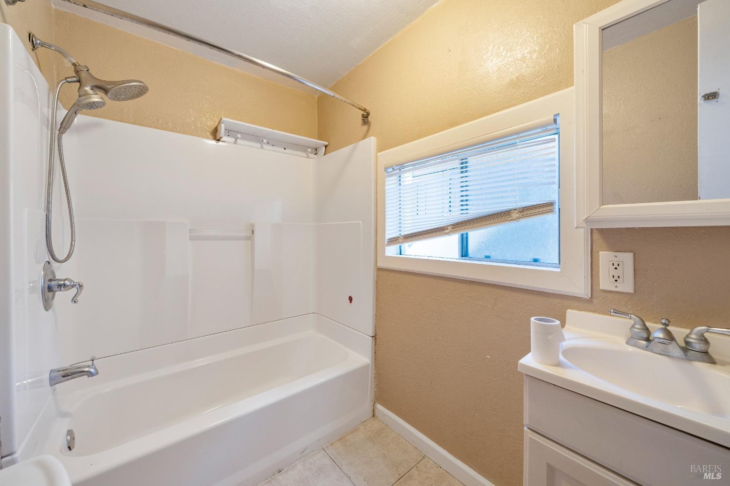 Detail Gallery Image 11 of 34 For 36 Woodrow Ave, Vallejo,  CA 94590 - 2 Beds | 2 Baths