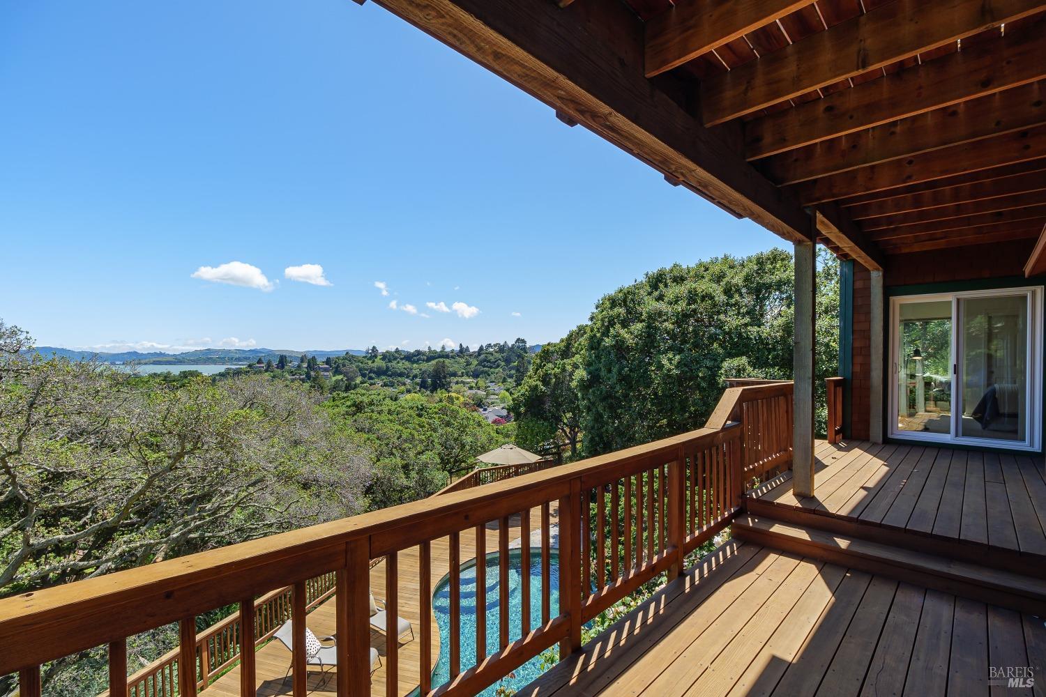 Detail Gallery Image 35 of 39 For 58 Inverness Dr, San Rafael,  CA 94901 - 4 Beds | 3/1 Baths