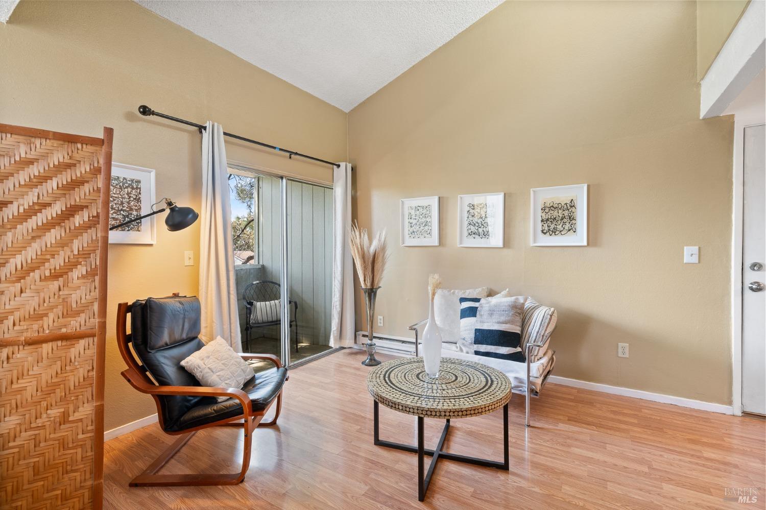 Detail Gallery Image 2 of 18 For 1333 N Camino Alto Dr #320,  Vallejo,  CA 94589 - 0 Beds | 1 Baths