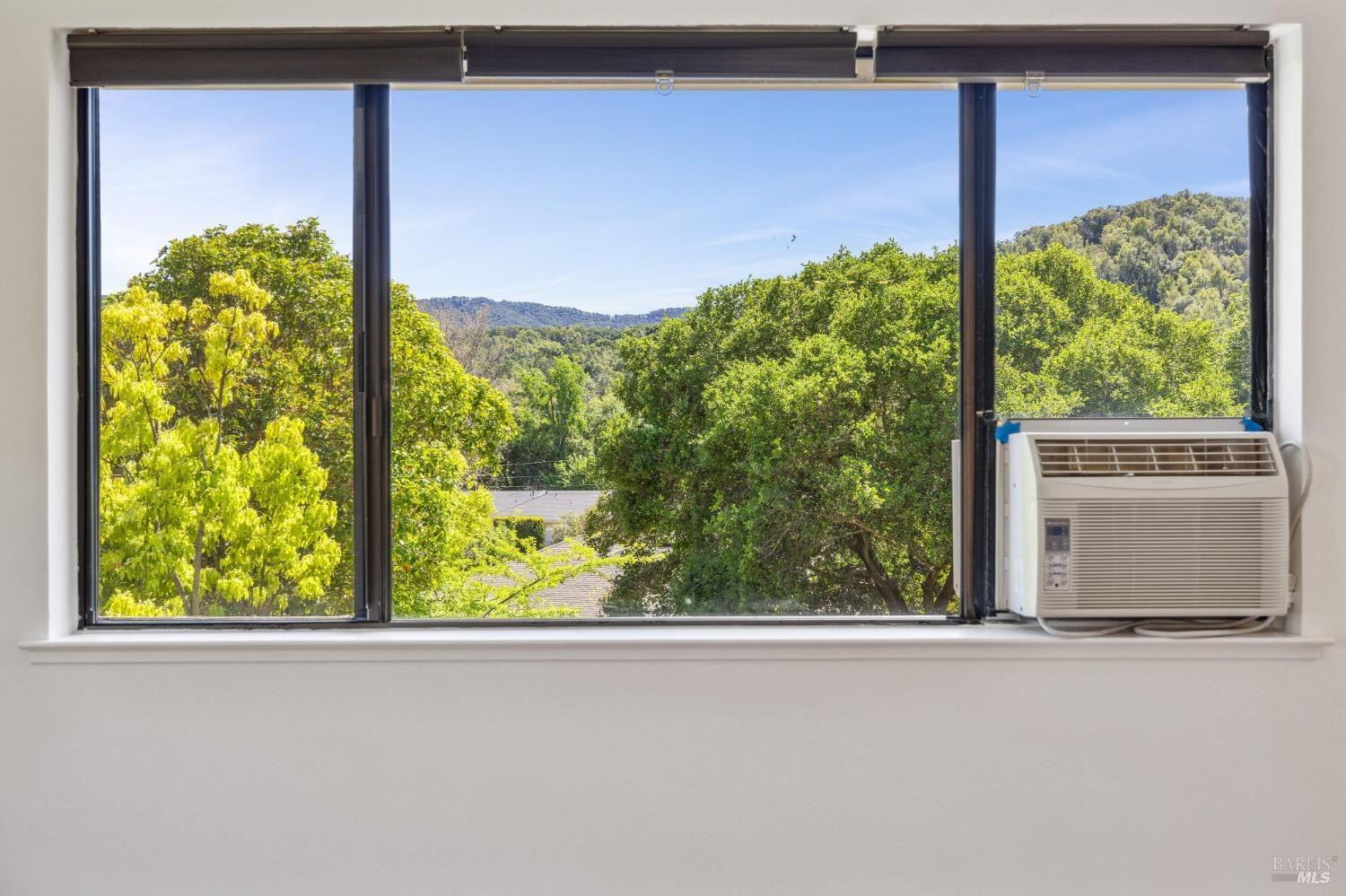 Detail Gallery Image 11 of 42 For 19 Shannon Ct, Novato,  CA 94949 - 4 Beds | 2/2 Baths