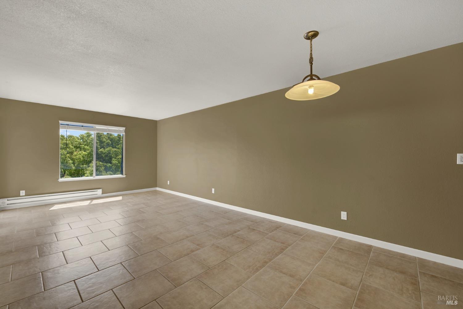 Detail Gallery Image 10 of 29 For 1457 N Camino Alto Unkn #318,  Vallejo,  CA 94589 - 1 Beds | 1 Baths
