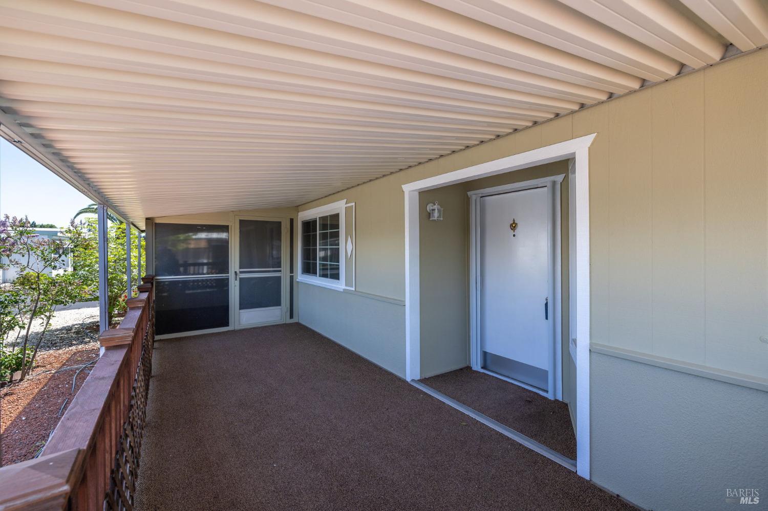 Detail Gallery Image 5 of 32 For 22 Heyford Cir, Santa Rosa,  CA 95401 - 2 Beds | 2 Baths