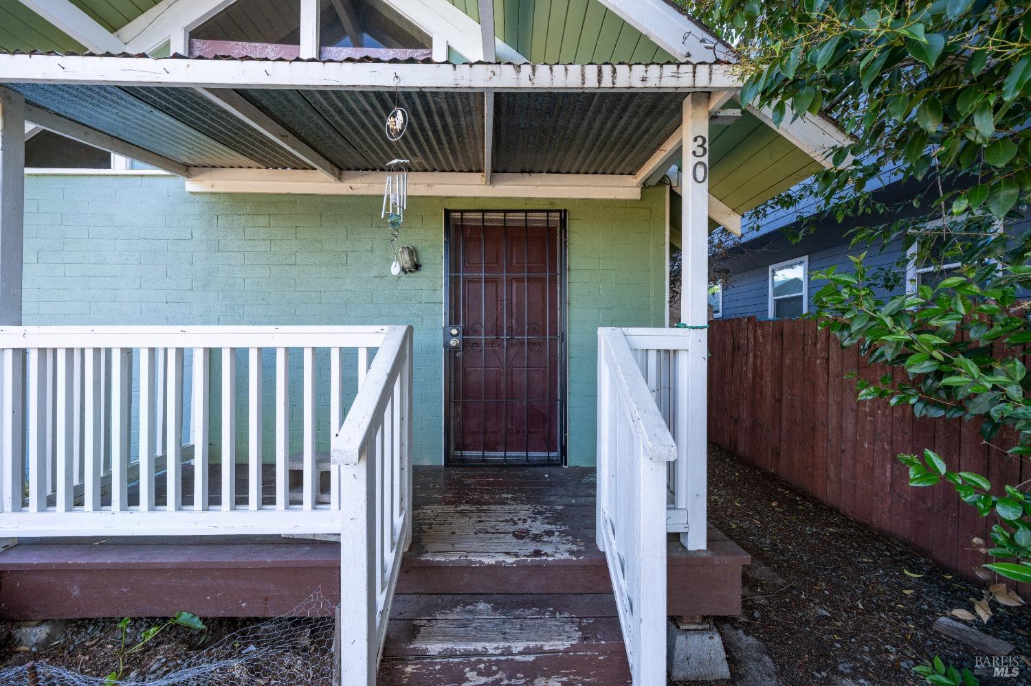 Detail Gallery Image 3 of 34 For 36 Woodrow Ave, Vallejo,  CA 94590 - 2 Beds | 2 Baths