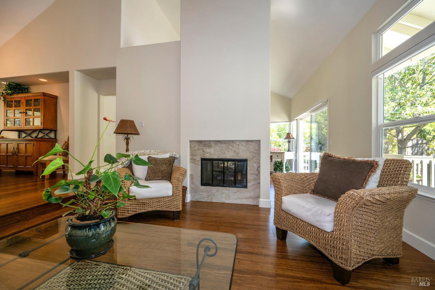 Detail Gallery Image 6 of 40 For 9639 Lakewood Dr, Windsor,  CA 95492 - 3 Beds | 2 Baths