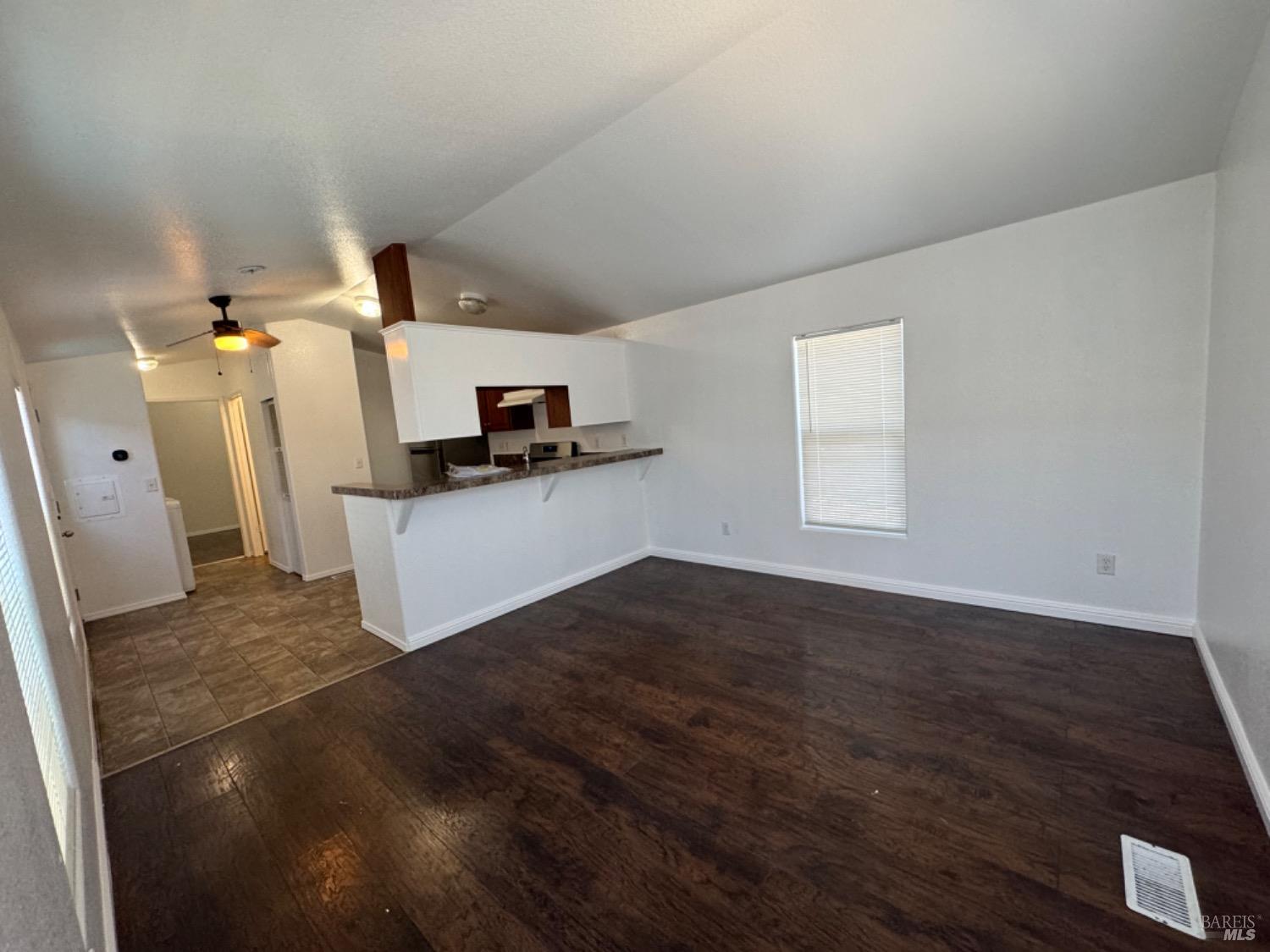 Detail Gallery Image 5 of 17 For 1821 Lakeville Hwy 55, Petaluma,  CA 94954 - 1 Beds | 1 Baths