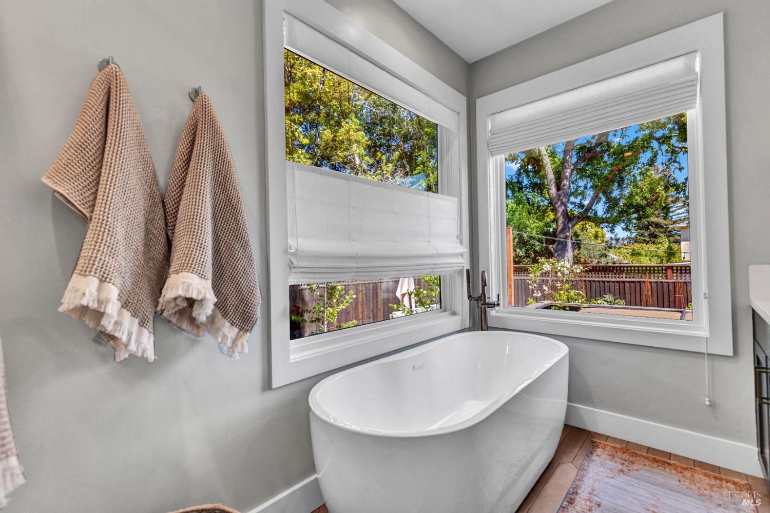 Detail Gallery Image 13 of 27 For 2964 Devita Dr, Napa,  CA 94558 - 3 Beds | 2 Baths