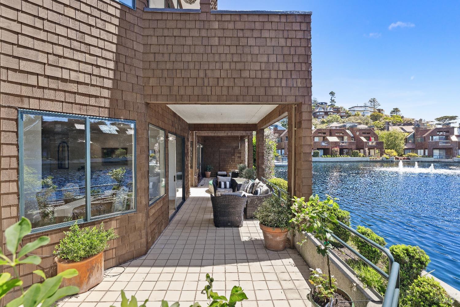 Detail Gallery Image 27 of 46 For 25 Lagoon Vista Rd, Tiburon,  CA 94920 - 2 Beds | 2 Baths