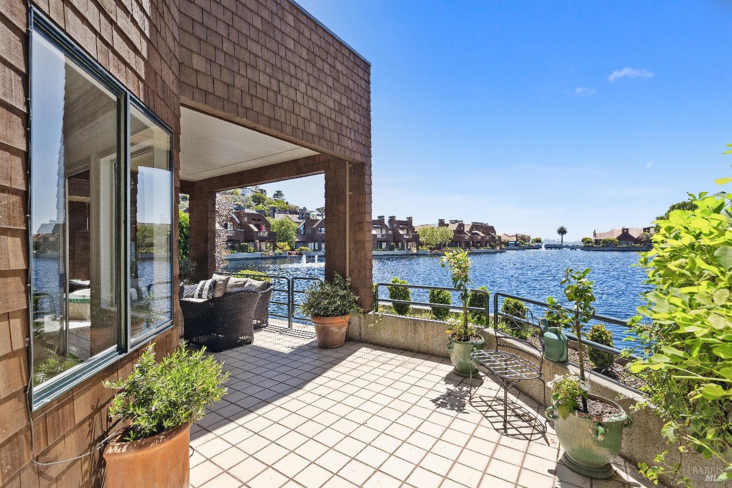 Detail Gallery Image 26 of 46 For 25 Lagoon Vista Rd, Tiburon,  CA 94920 - 2 Beds | 2 Baths