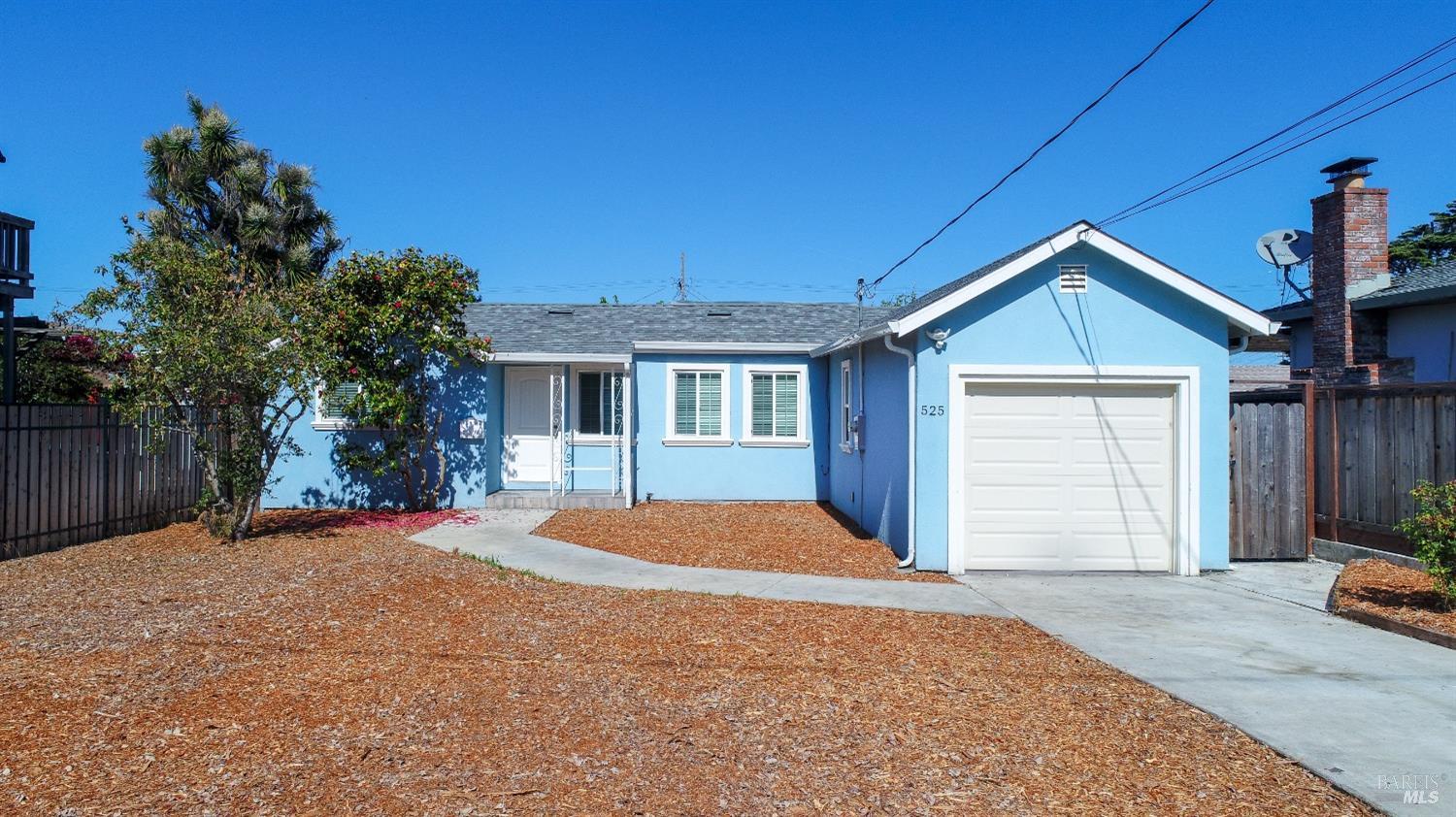 Detail Gallery Image 1 of 28 For 525 40th St, Richmond,  CA 94805 - 3 Beds | 2 Baths
