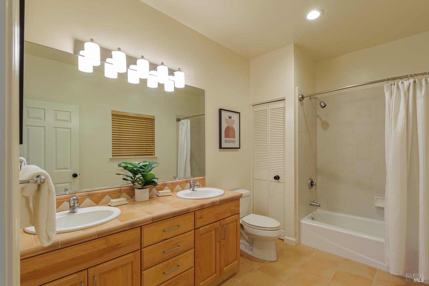 Detail Gallery Image 28 of 39 For 58 Inverness Dr, San Rafael,  CA 94901 - 4 Beds | 3/1 Baths