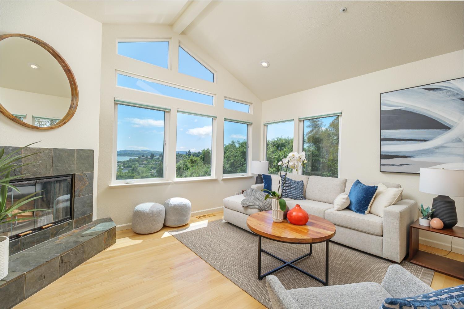 Detail Gallery Image 14 of 39 For 58 Inverness Dr, San Rafael,  CA 94901 - 4 Beds | 3/1 Baths