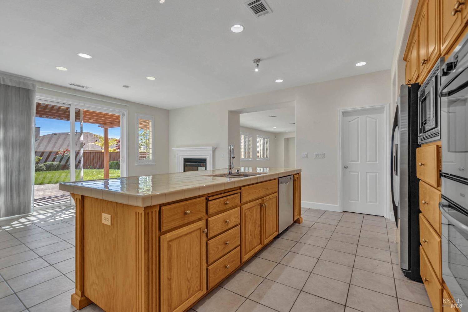 Detail Gallery Image 26 of 76 For 545 Lansing Cir, Benicia,  CA 94510 - 5 Beds | 4/1 Baths