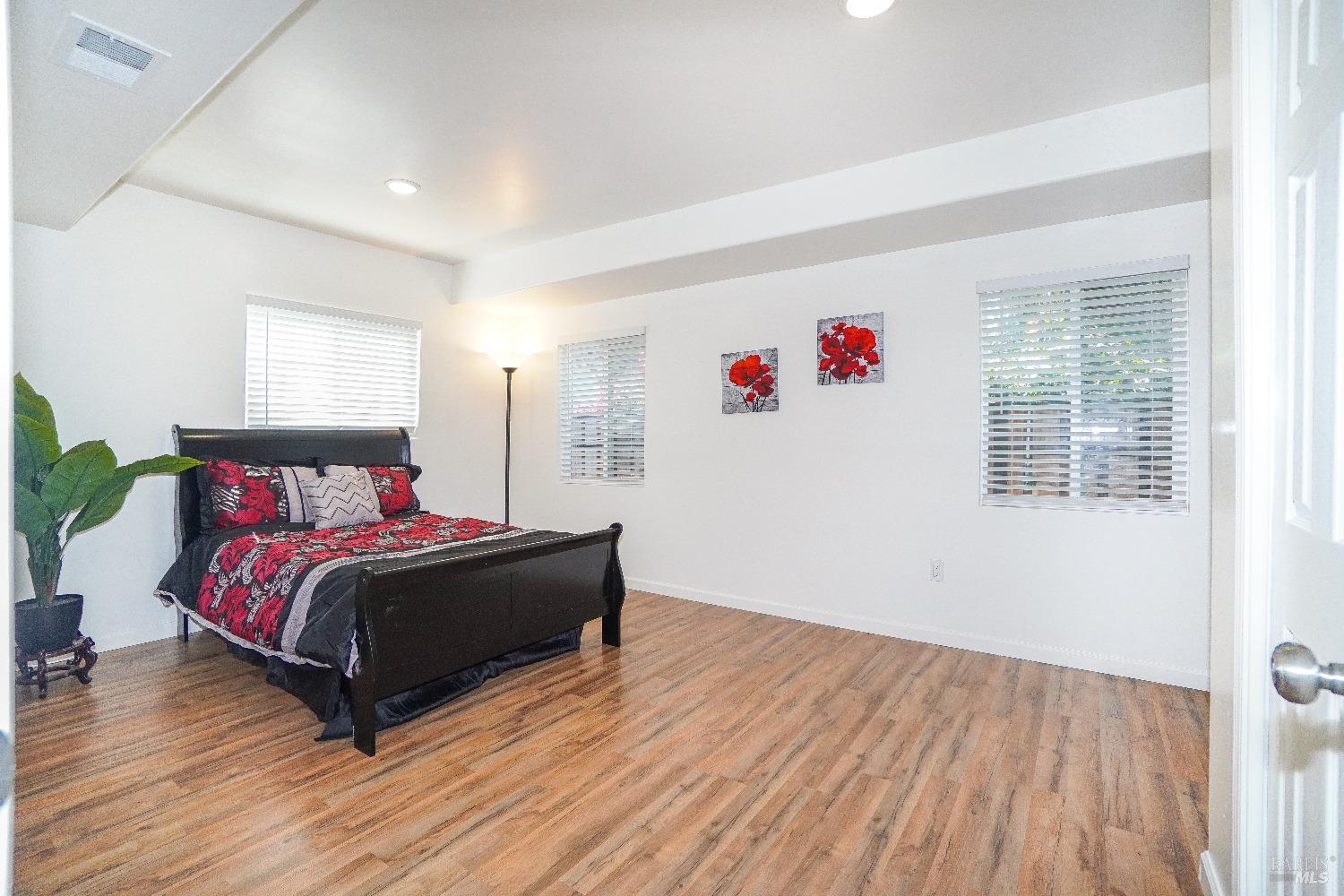 Detail Gallery Image 8 of 28 For 525 40th St, Richmond,  CA 94805 - 3 Beds | 2 Baths