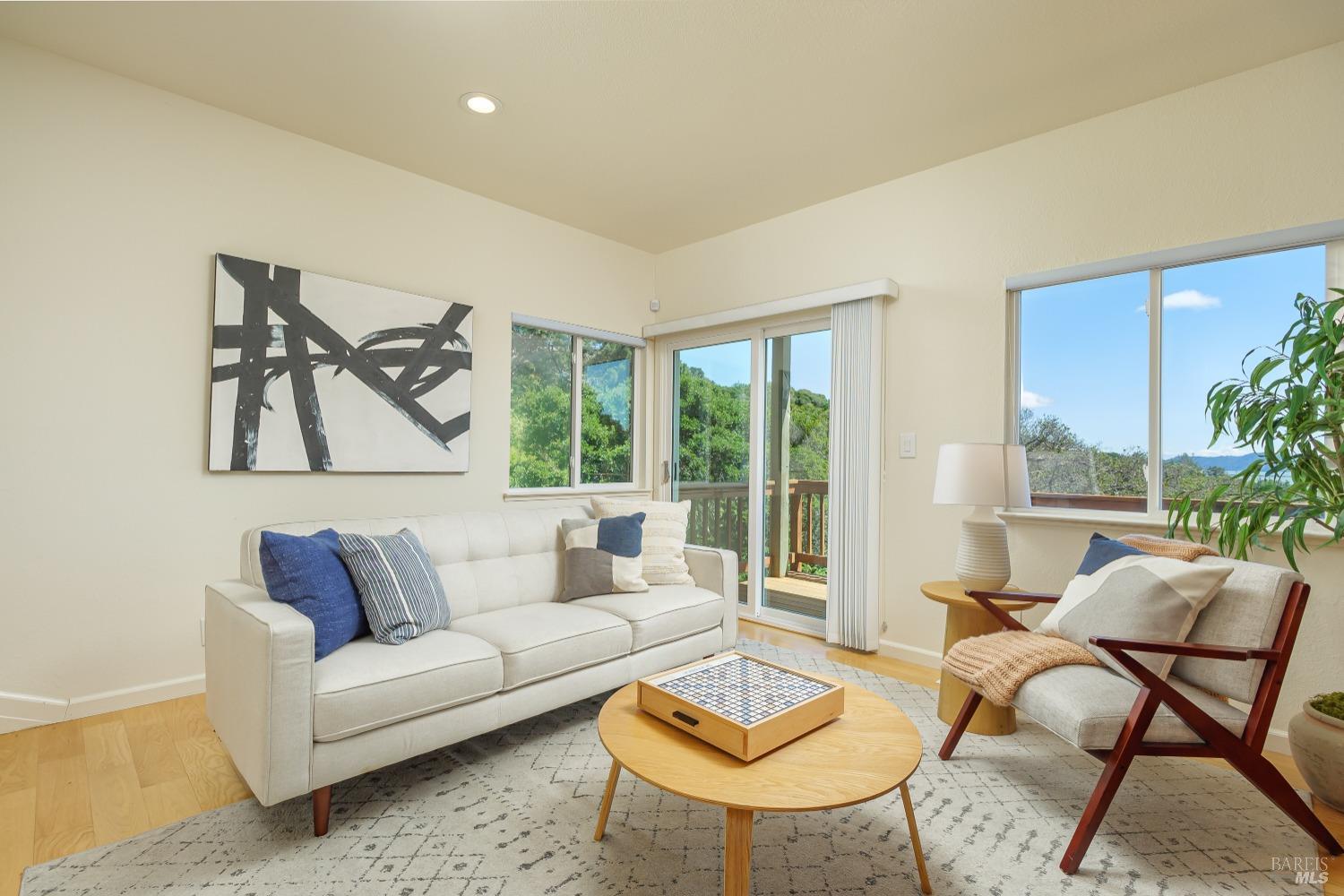 Detail Gallery Image 23 of 39 For 58 Inverness Dr, San Rafael,  CA 94901 - 4 Beds | 3/1 Baths