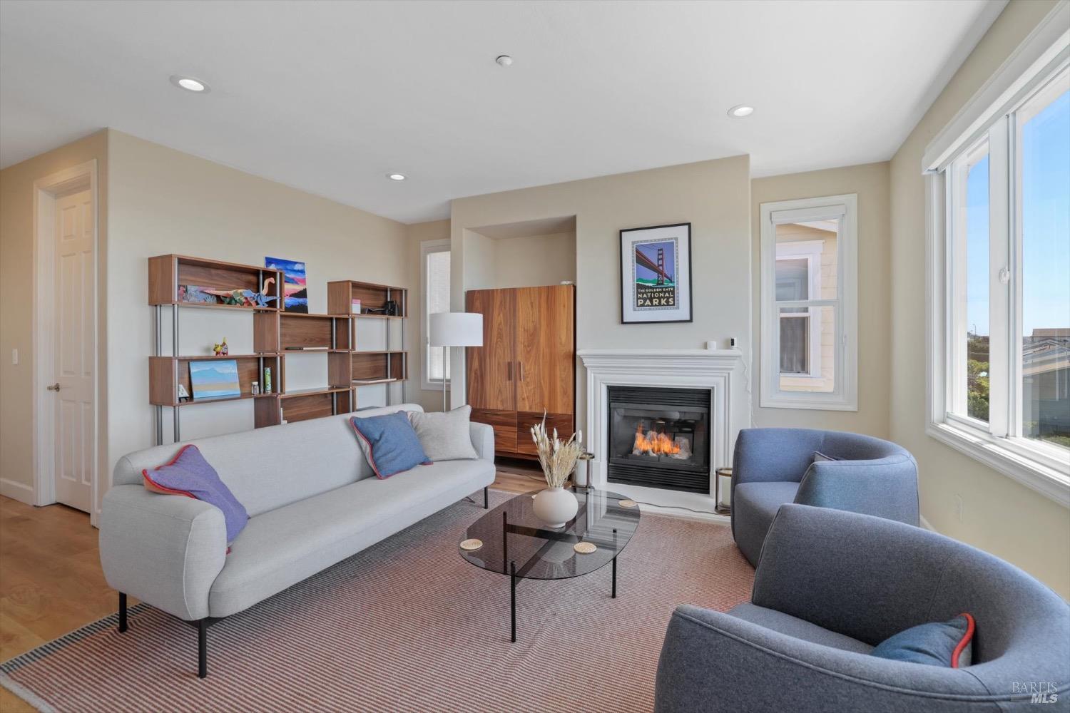 Detail Gallery Image 24 of 66 For 212 Seaview Dr, Richmond,  CA 94801 - 3 Beds | 2/1 Baths
