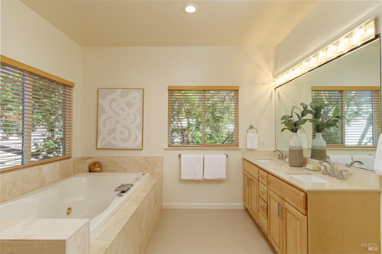 Detail Gallery Image 20 of 39 For 58 Inverness Dr, San Rafael,  CA 94901 - 4 Beds | 3/1 Baths