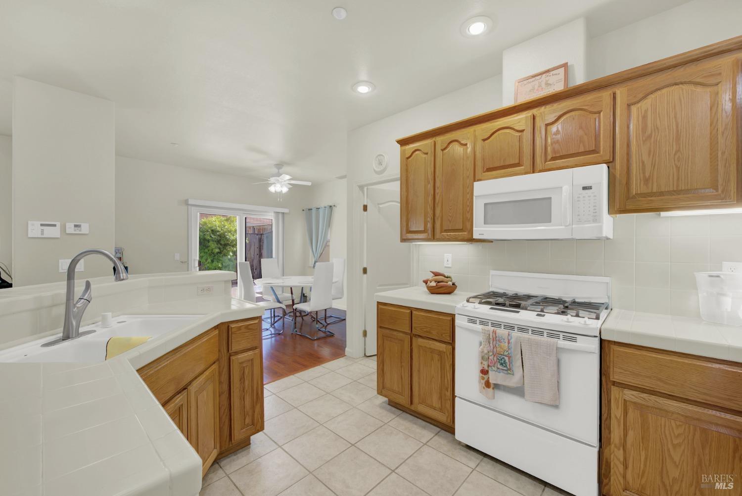 Detail Gallery Image 22 of 51 For 118 Dewberry Dr, Vacaville,  CA 95688 - 3 Beds | 2/1 Baths