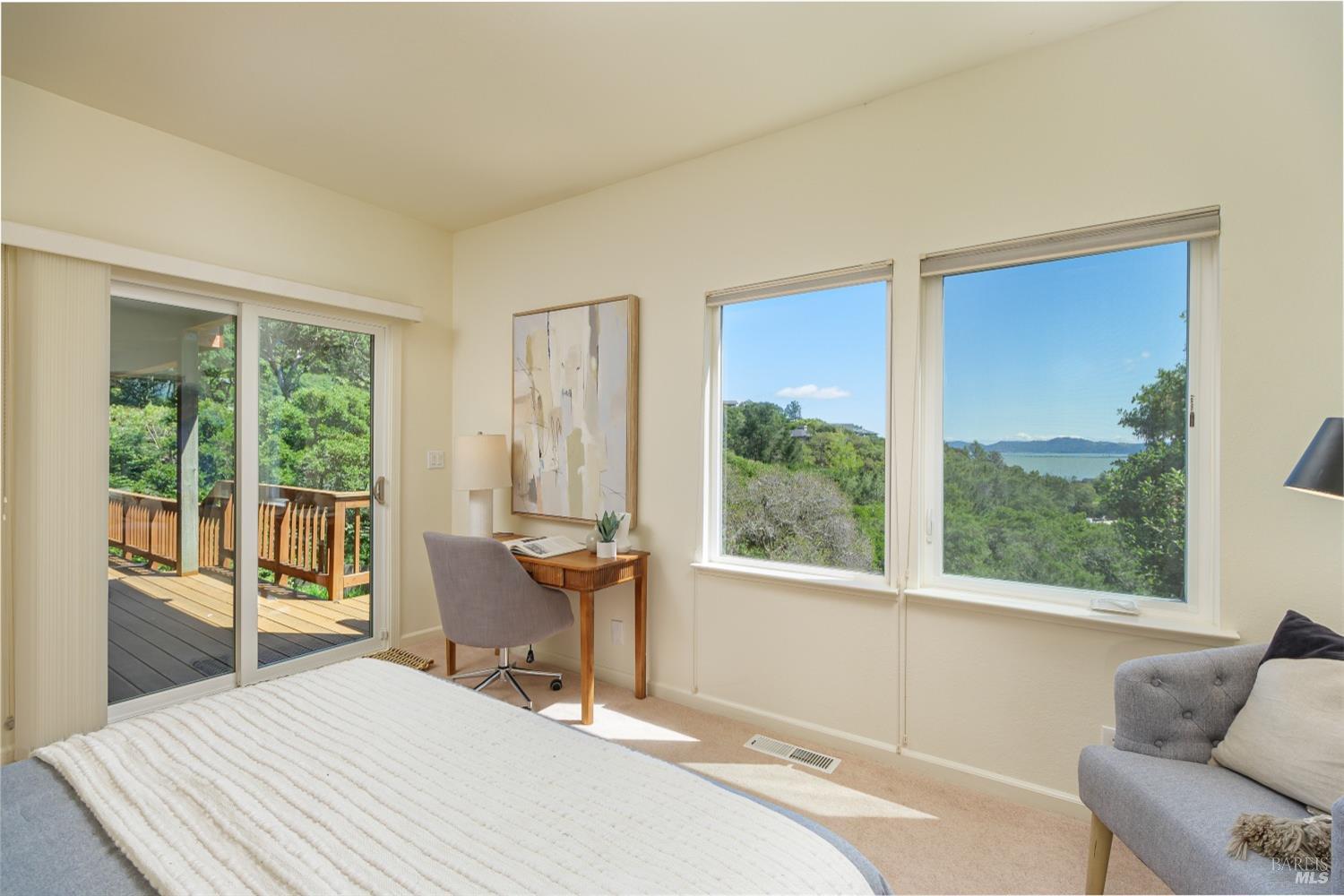 Detail Gallery Image 27 of 39 For 58 Inverness Dr, San Rafael,  CA 94901 - 4 Beds | 3/1 Baths