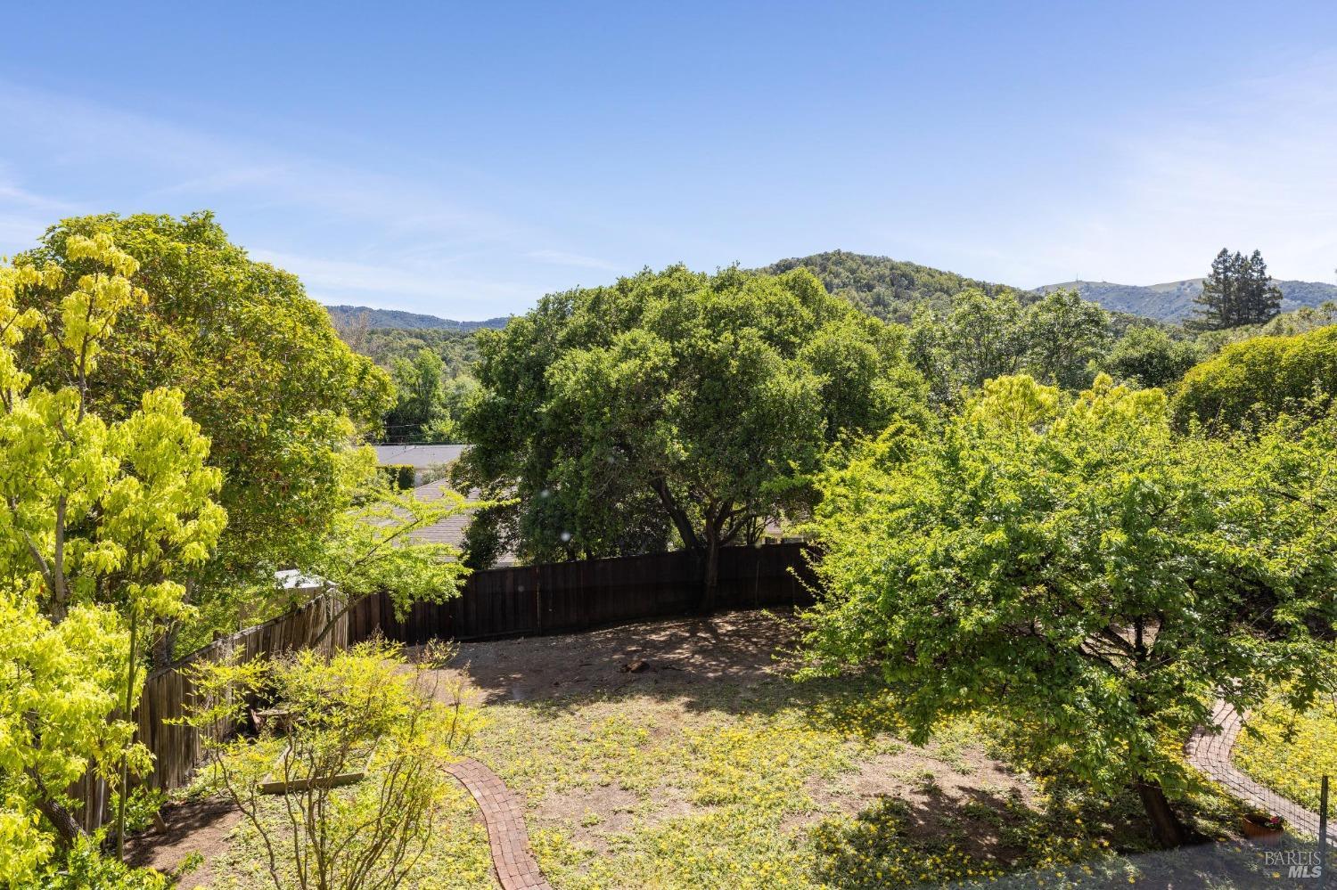 Detail Gallery Image 12 of 42 For 19 Shannon Ct, Novato,  CA 94949 - 4 Beds | 2/2 Baths