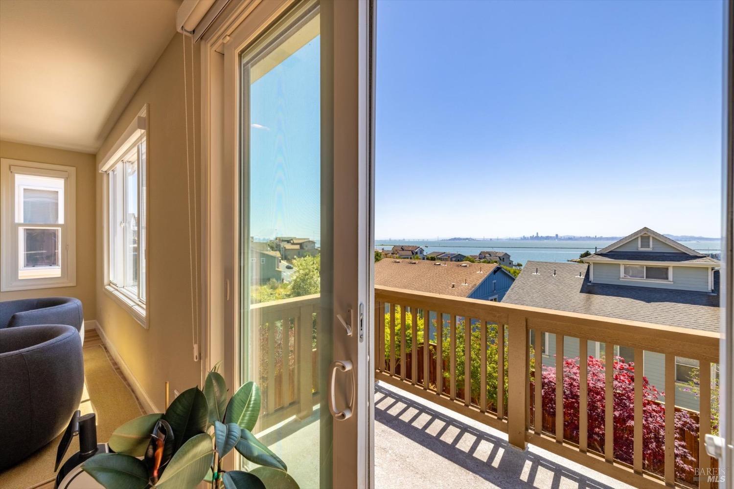 Detail Gallery Image 16 of 66 For 212 Seaview Dr, Richmond,  CA 94801 - 3 Beds | 2/1 Baths