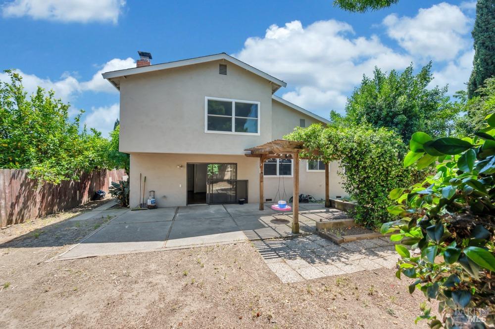 Detail Gallery Image 34 of 45 For 369 Arlington Cir, Fairfield,  CA 94533 - 4 Beds | 2/1 Baths