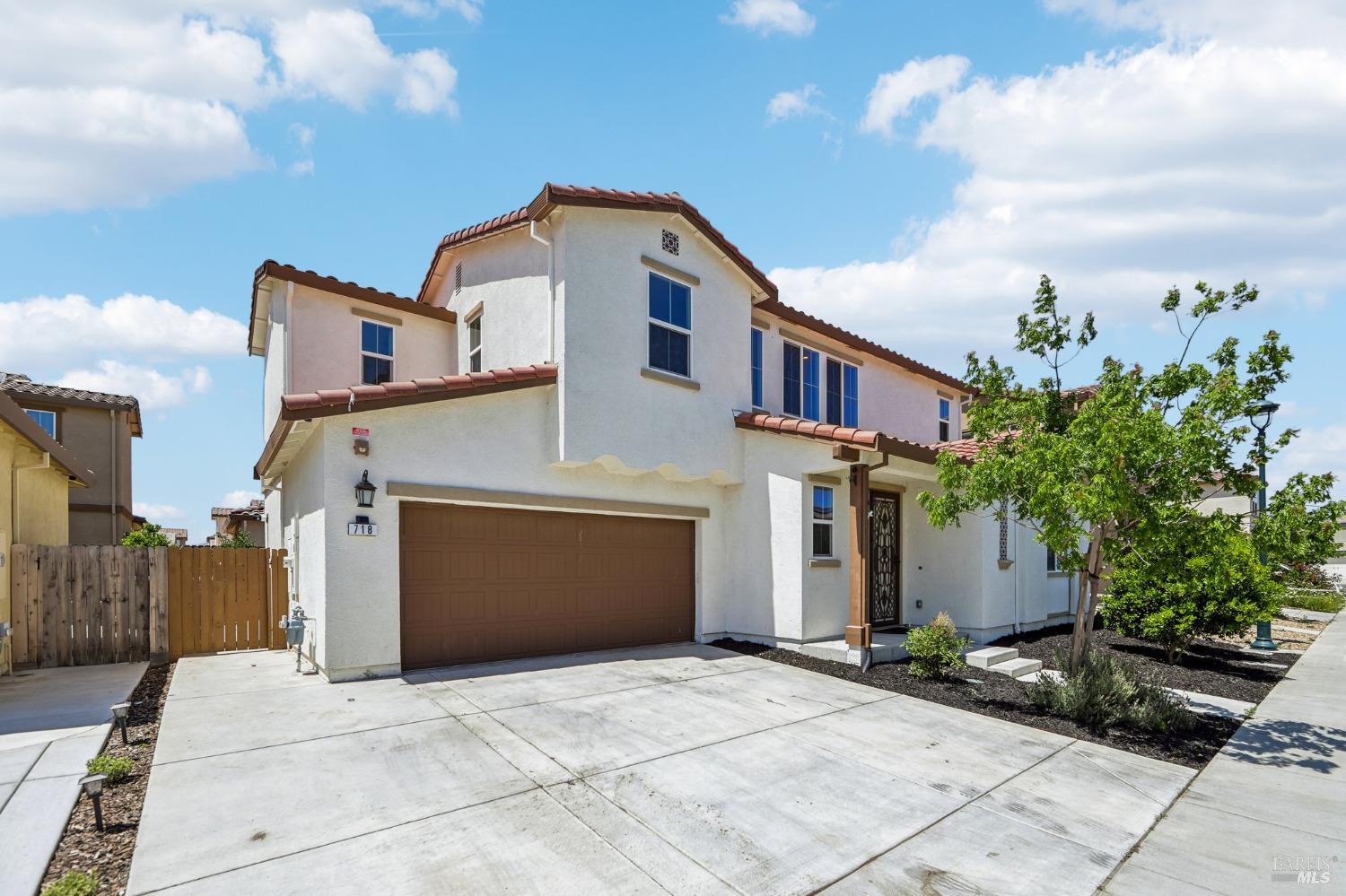 Detail Gallery Image 2 of 46 For 718 Iris Dr, Vacaville,  CA 95687 - 4 Beds | 3/1 Baths
