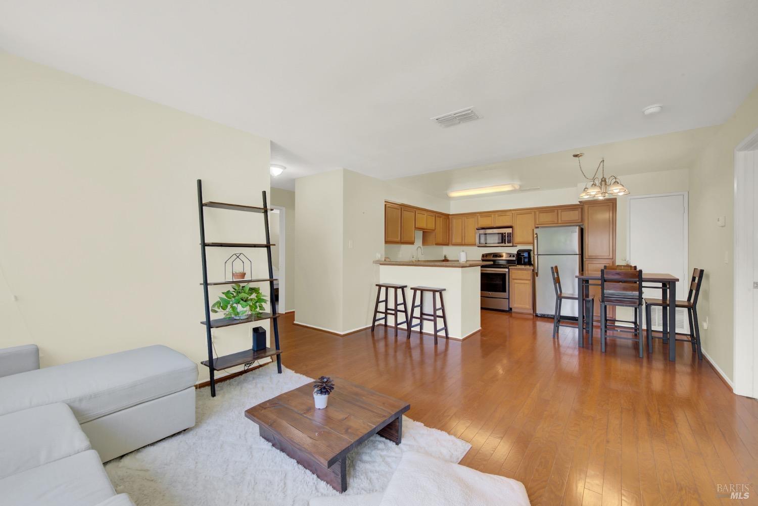 Detail Gallery Image 8 of 27 For 2915 N Texas St #213,  Fairfield,  CA 94533 - 2 Beds | 1 Baths