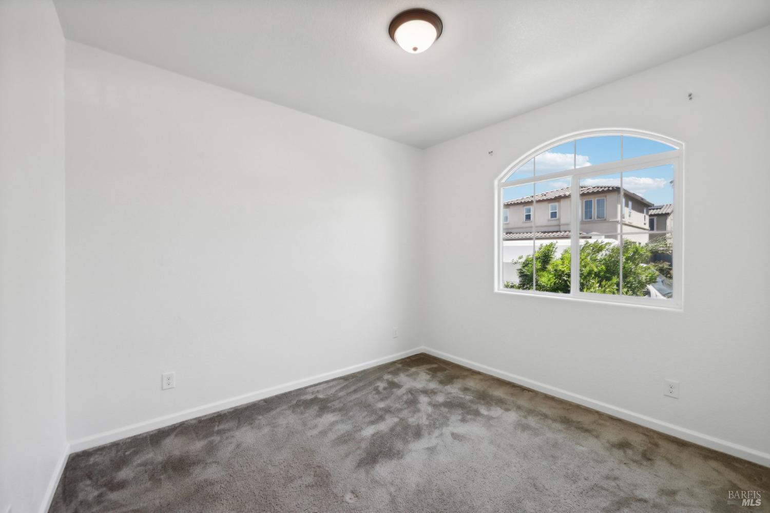 Detail Gallery Image 14 of 46 For 718 Iris Dr, Vacaville,  CA 95687 - 4 Beds | 3/1 Baths