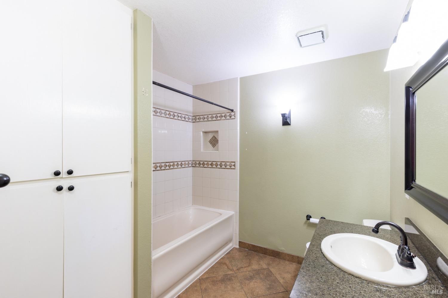 Detail Gallery Image 17 of 29 For 2529 Westberry Dr, Santa Rosa,  CA 95403 - 2 Beds | 1 Baths