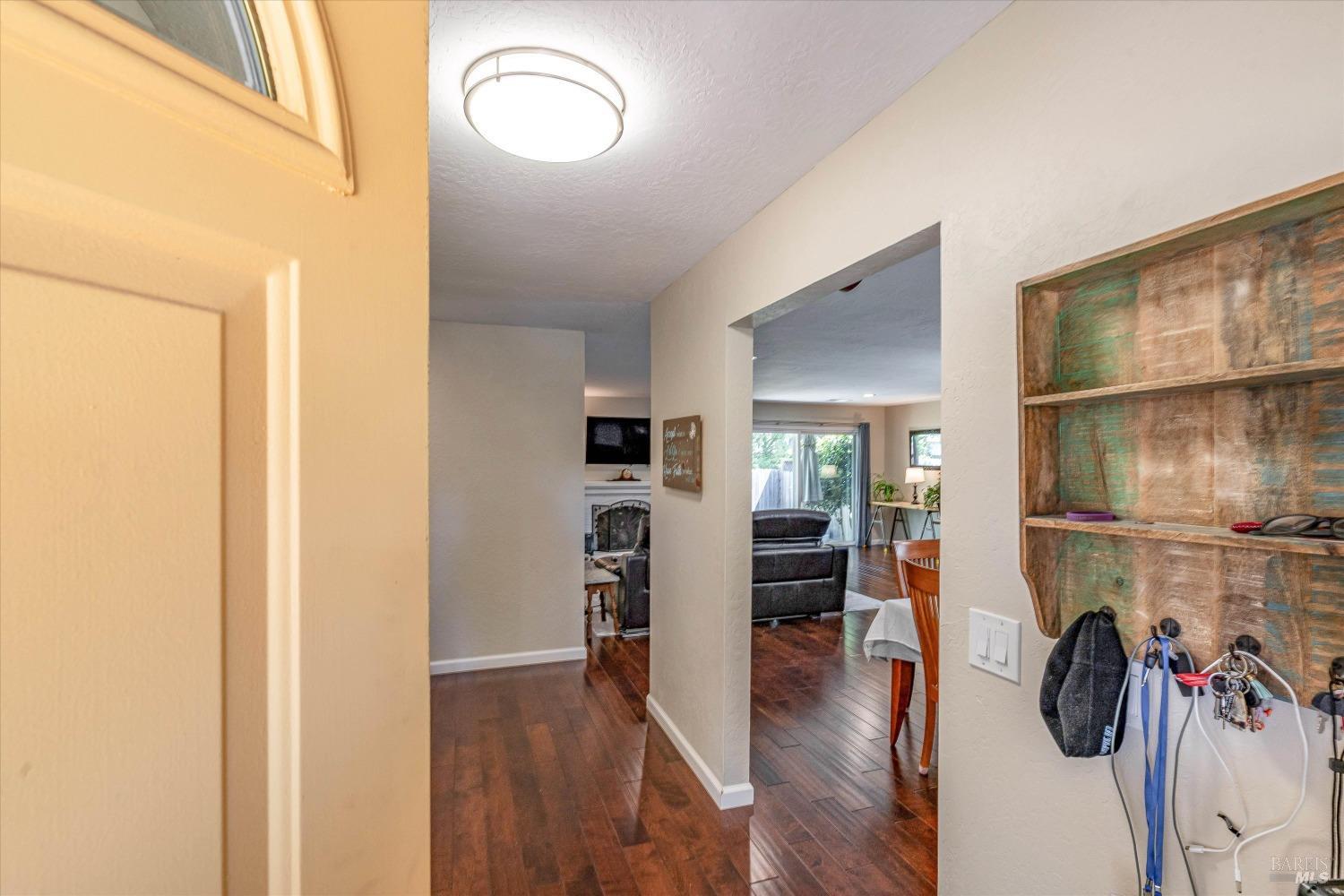 Detail Gallery Image 9 of 45 For 1937 Jennings Ave, Santa Rosa,  CA 95401 - 3 Beds | 2 Baths