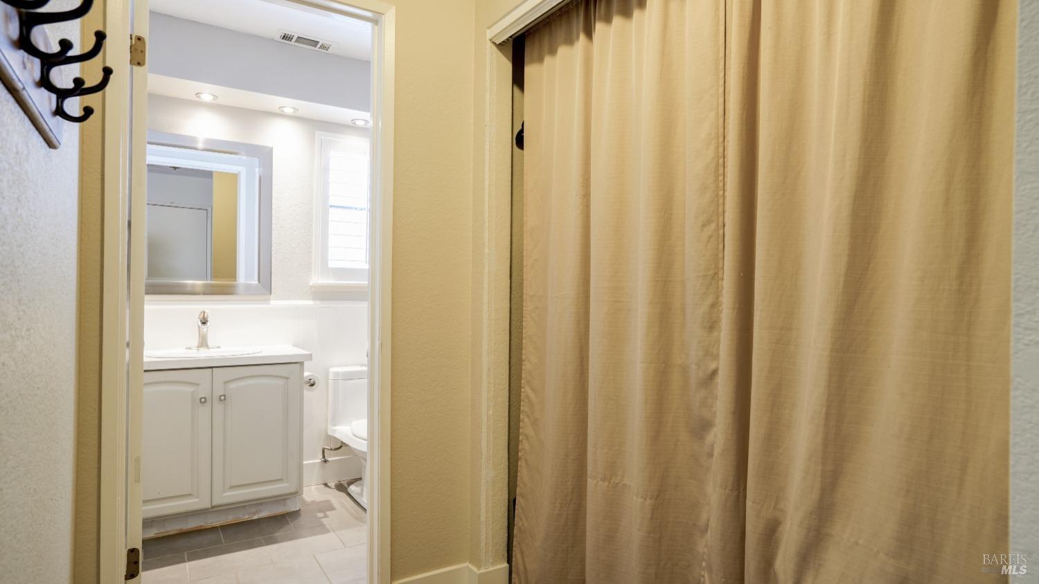 Detail Gallery Image 12 of 30 For 230 Rosita Ct, Vacaville,  CA 95687 - 4 Beds | 2/1 Baths