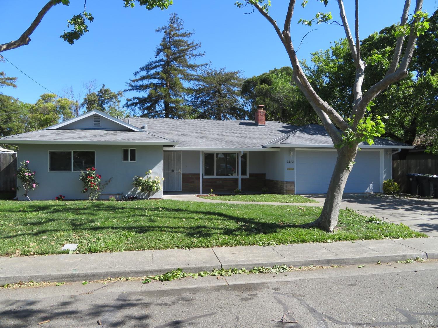 Detail Gallery Image 1 of 33 For 1212 Utah St, Fairfield,  CA 94533 - 3 Beds | 2 Baths