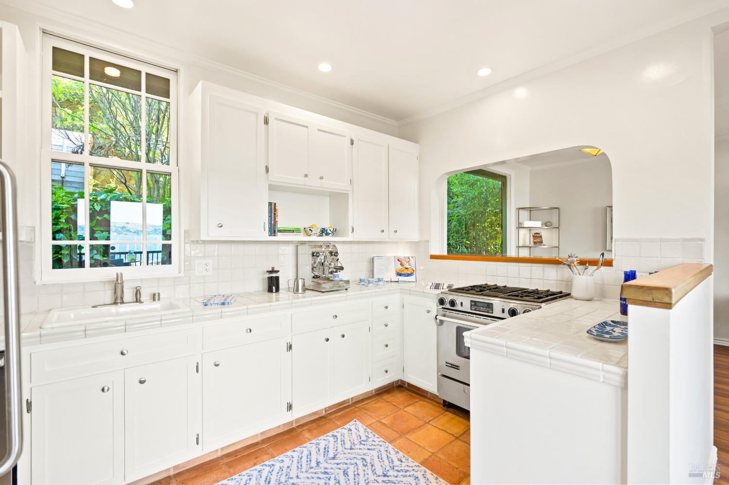 Detail Gallery Image 16 of 58 For 927 Bridgeway Unkn, Sausalito,  CA 94965 - 2 Beds | 1 Baths