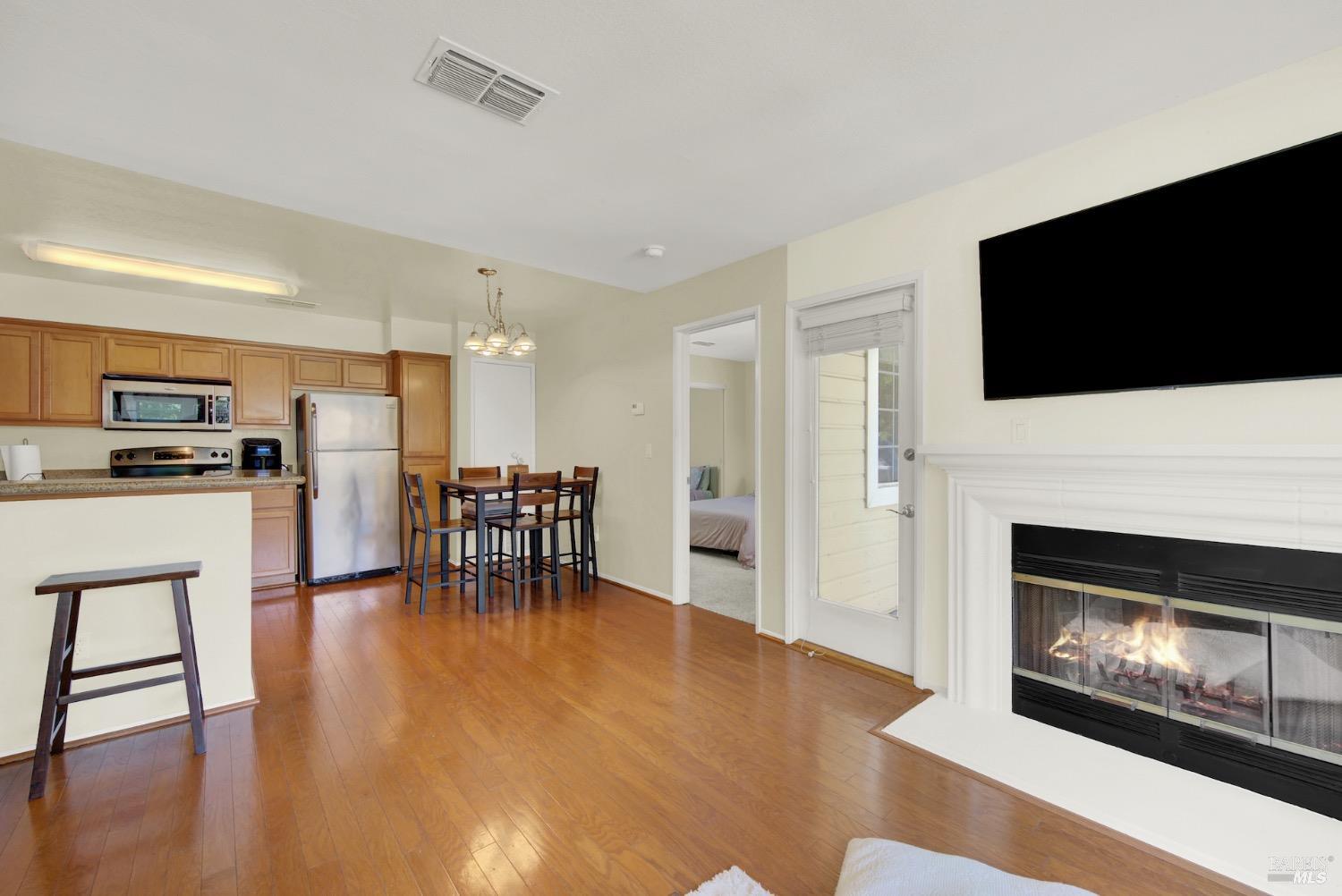 Detail Gallery Image 9 of 27 For 2915 N Texas St #213,  Fairfield,  CA 94533 - 2 Beds | 1 Baths