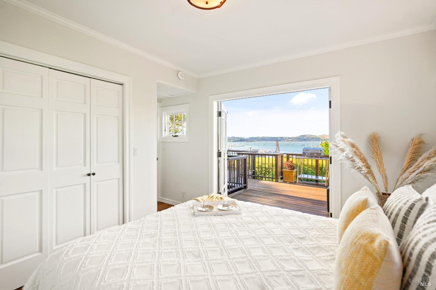 Detail Gallery Image 23 of 58 For 927 Bridgeway Unkn, Sausalito,  CA 94965 - 2 Beds | 1 Baths