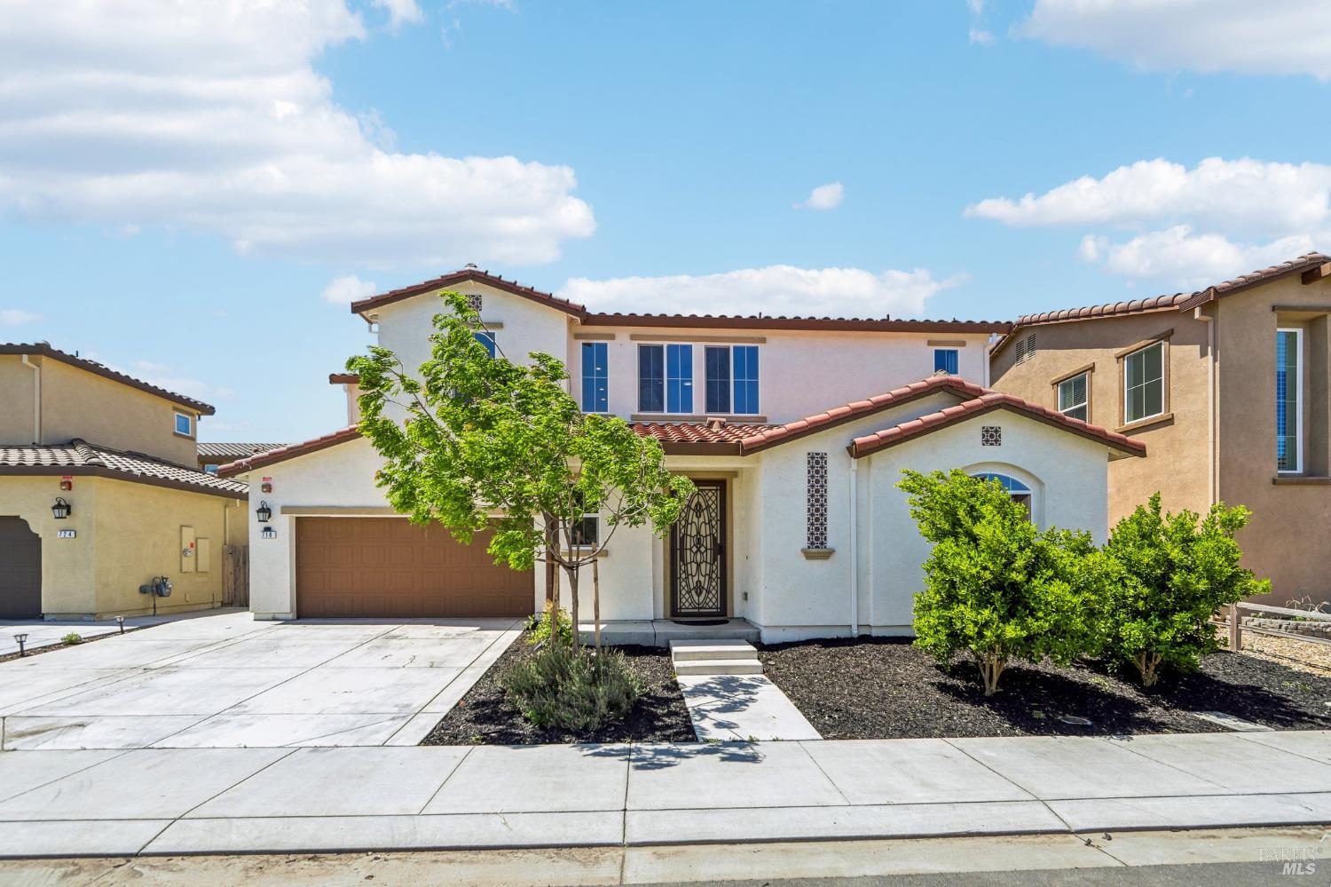 Detail Gallery Image 1 of 46 For 718 Iris Dr, Vacaville,  CA 95687 - 4 Beds | 3/1 Baths