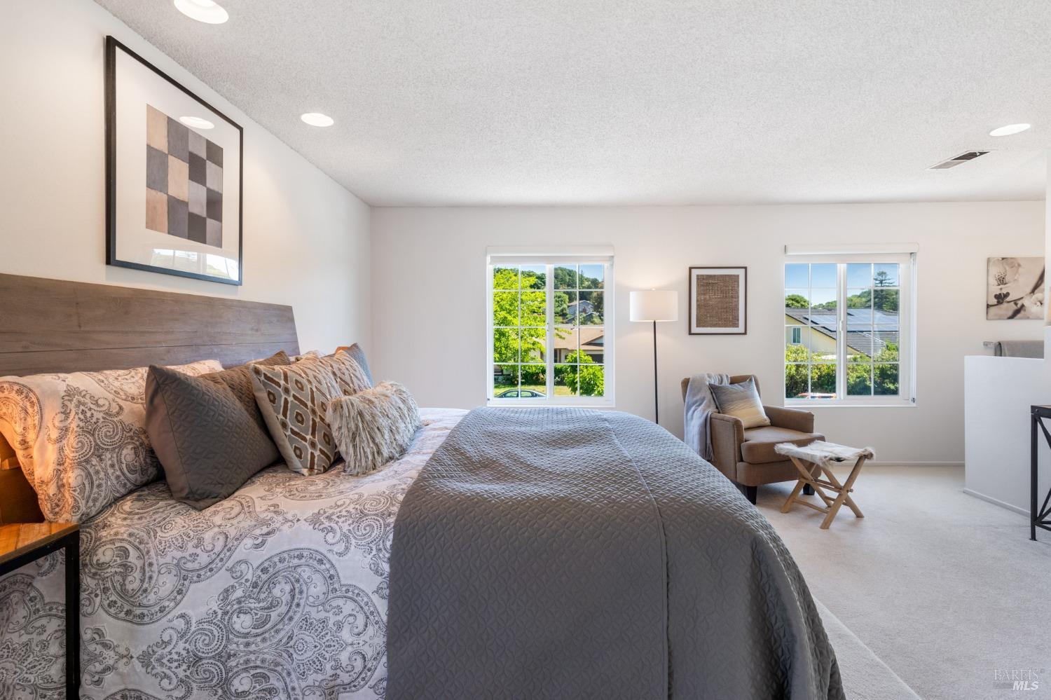 Detail Gallery Image 17 of 39 For 390 San Luis Way, Novato,  CA 94945 - 3 Beds | 2/1 Baths