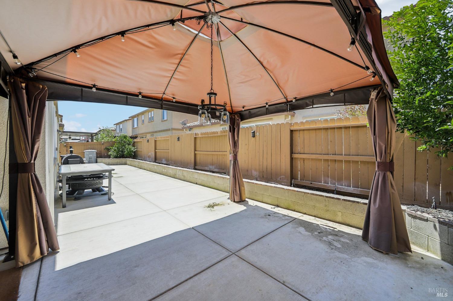 Detail Gallery Image 34 of 46 For 718 Iris Dr, Vacaville,  CA 95687 - 4 Beds | 3/1 Baths