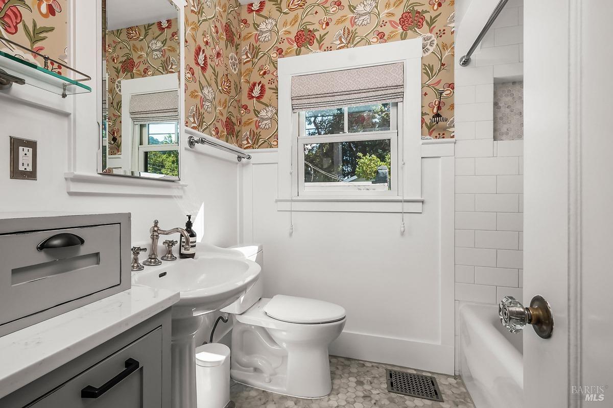 Detail Gallery Image 11 of 26 For 80 Clyde Ave, San Rafael,  CA 94901 - 3 Beds | 1 Baths