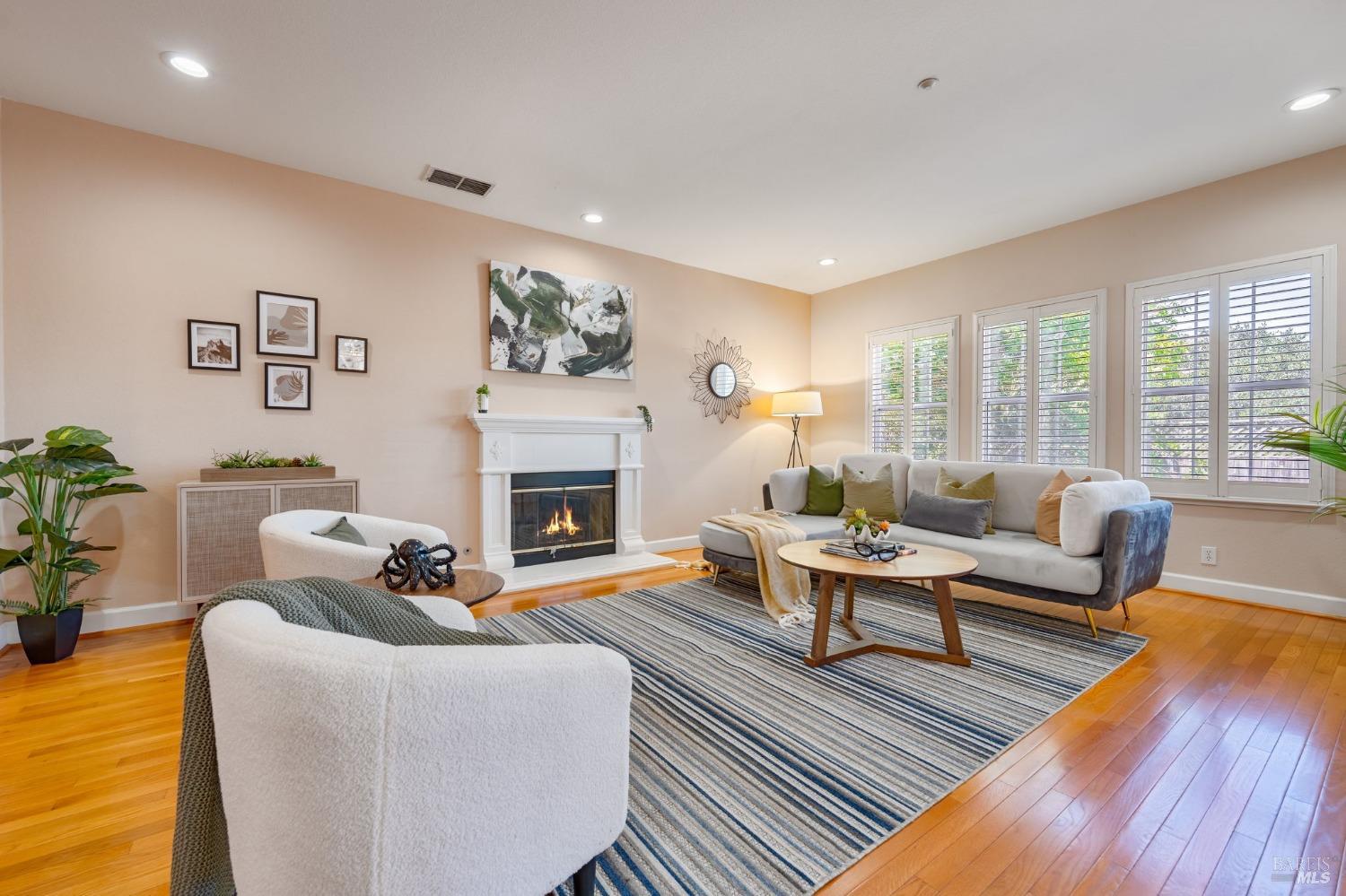 Detail Gallery Image 7 of 61 For 368 Sterling Way, San Rafael,  CA 94903 - 3 Beds | 2/1 Baths