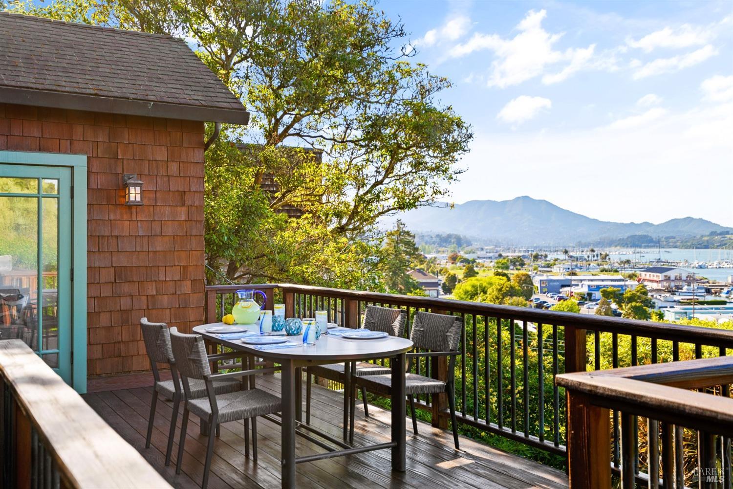 Detail Gallery Image 2 of 58 For 927 Bridgeway Unkn, Sausalito,  CA 94965 - 2 Beds | 1 Baths