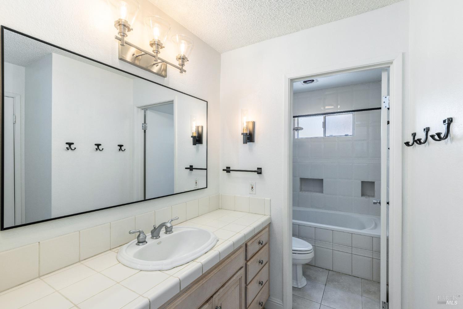 Detail Gallery Image 27 of 36 For 6492 Meadow Pines Ave, Rohnert Park,  CA 94928 - 2 Beds | 1/1 Baths
