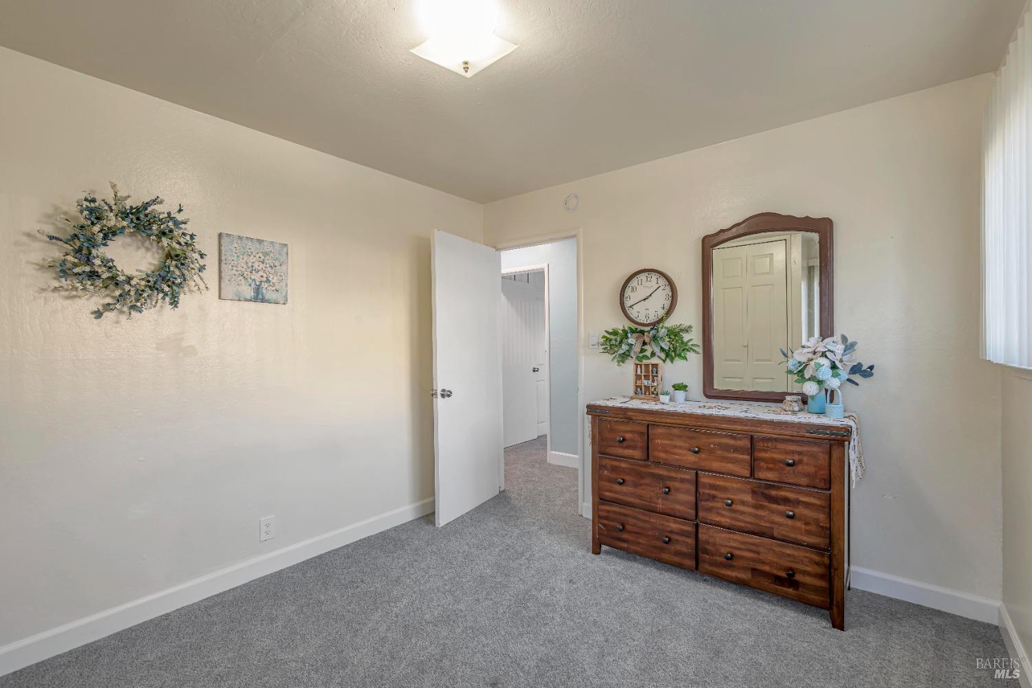 Detail Gallery Image 14 of 31 For 532 Gloria Way, Benicia,  CA 94510 - 4 Beds | 2/1 Baths