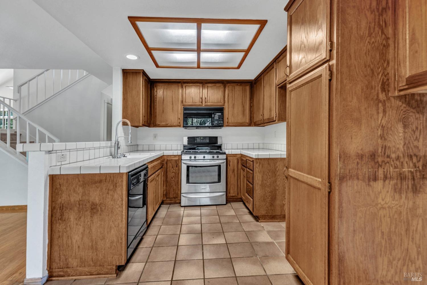 Detail Gallery Image 4 of 38 For 109 Exposition Dr, Vallejo,  CA 94589 - 3 Beds | 2/1 Baths