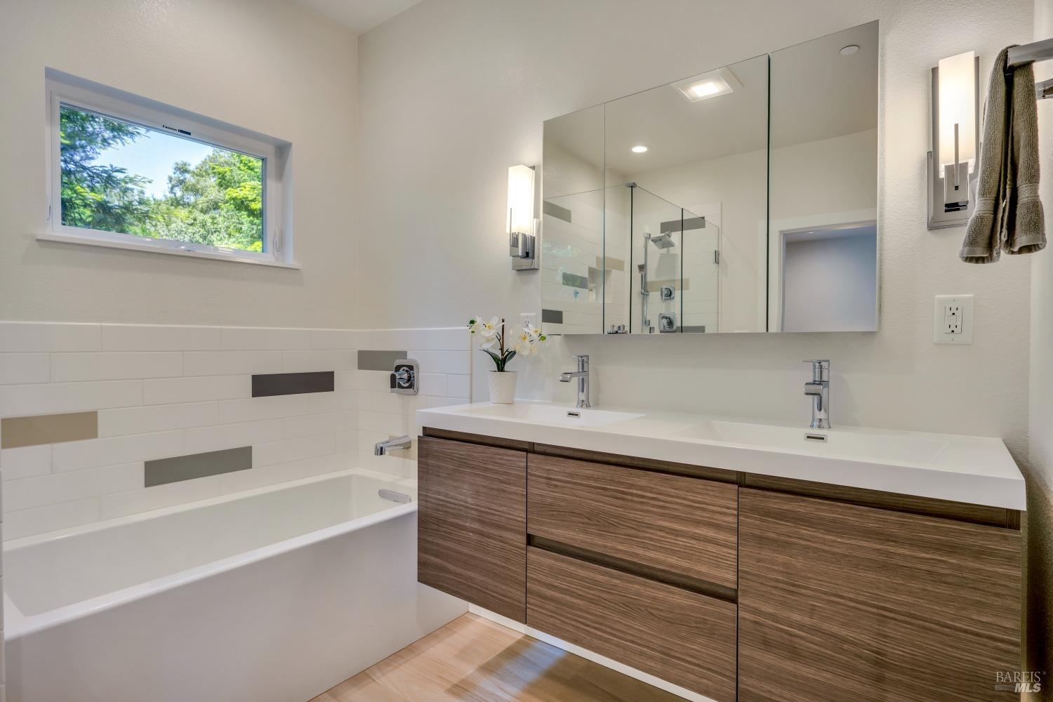 Detail Gallery Image 22 of 42 For 533 N Cloverdale Blvd, Cloverdale,  CA 95425 - 3 Beds | 2/1 Baths